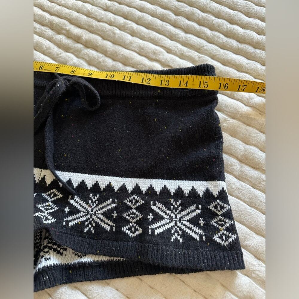 Nordstrom Free Press sweater shorts, size medium - Picture 7 of 7
